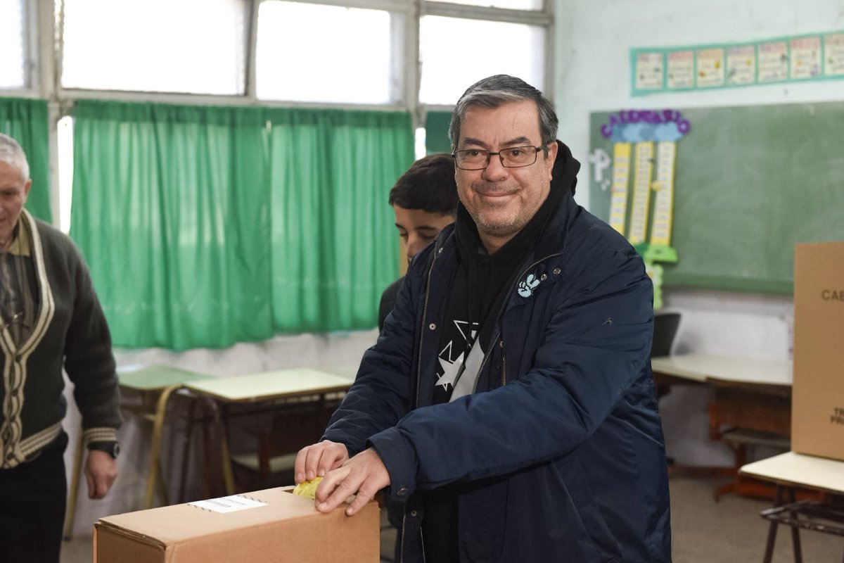 🗳 • ¡TODAS Y TODOS A VOTAR! 
En tiempos donde la democracia está siendo tan agraviada, es importante que rosarinos/as y santafesinos/as participen de esta jornada cívica.