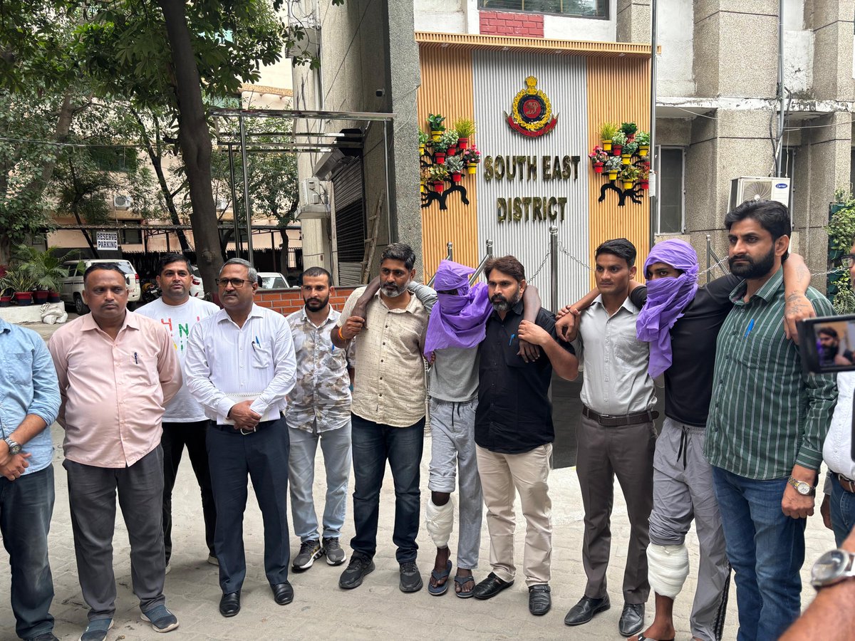 sagarmalik1985's tweet photo. दक्षिणी पूर्व दिल्ली के स्पेशल स्टाफ को मिली बड़ी कामयाबी।

दो खूंखार लुटेरे जतिन@ मोगली औऱ अक्षय  गिरफ्तार, अमेरिकी नागरिक से लूट में थे शामिल डीडीए आस्था कुंज पार्क, अमर कॉलोनी में पुलिस के साथ मुठभेड़ के बाद पकड़े गए।

1 दे��ी तमंचा और 1 ज़िंदा कारतूस बरामद 

पूरी ख���बर जल्द @teztarrardelhi पर

@DelhiPolice @DCPSEastDelhi