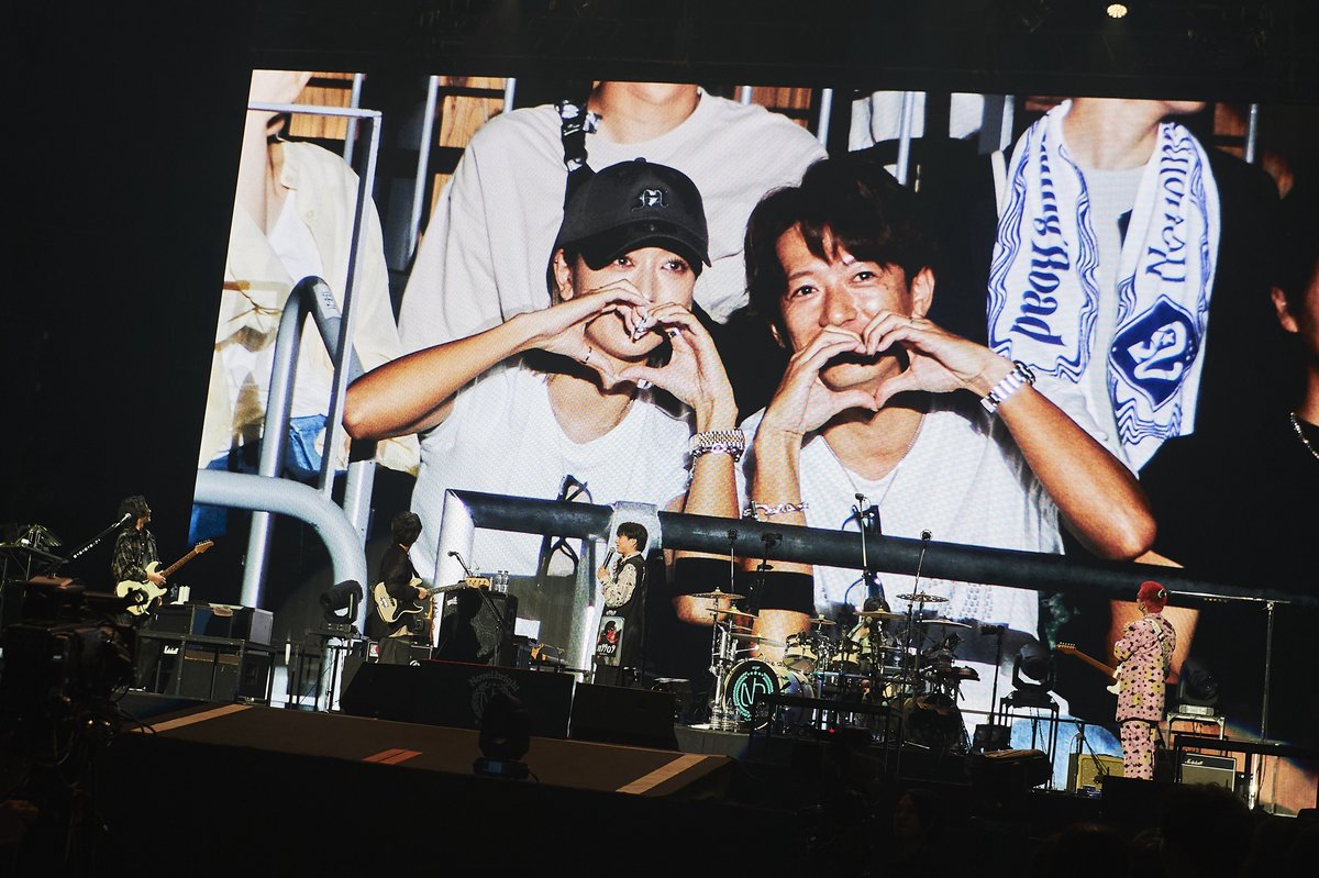 この2人の結婚を祝して作った「アイビー」
今日初めて2人揃ってライブに来てくれて
やっと直接ライブで歌を届けることができました！
今まで歌ったアイビーで1番緊張した！笑
嬉しかったなー！！最高の夫婦だ！！
士門くん、みちょぱ、本当にありがとう^ ^