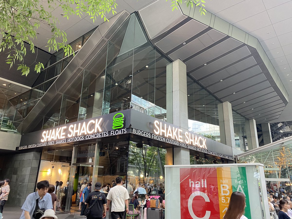 kazehaya_614's tweet photo. 早速SHAKE SHACK行ってみた
とりあえず一回目はメジャーどころから食べてみる
美味しい😋次はビーガンメニューにしてみよっ♪
#shakeshackTokyokokusaiforum
#shackburger https://t.co/dH9k2Mj49l