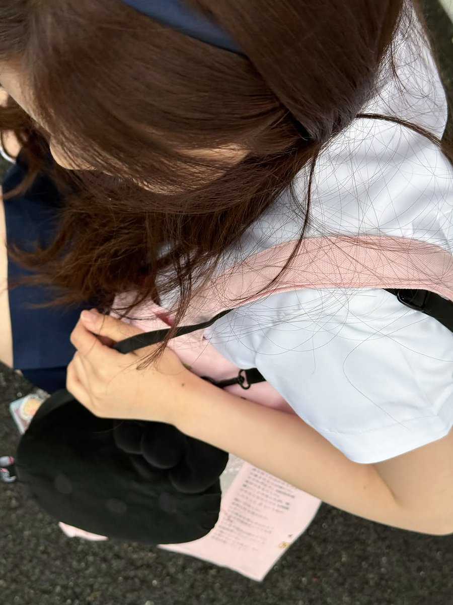 Highschool student, Stella. (Sorry, I'm busy)