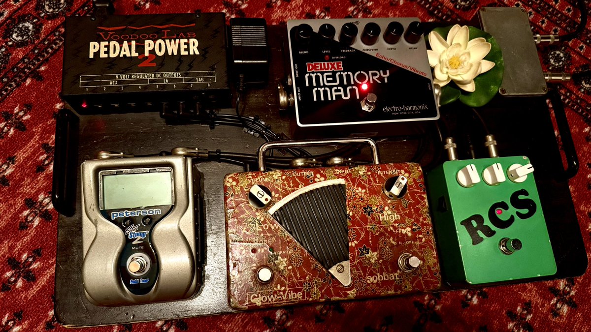 YosukeMiyake's tweet image. #pedalboard 
#BELDEN #sobbat #RCS
#peterson #electroharmonix 
#voodoolab #LOTUS