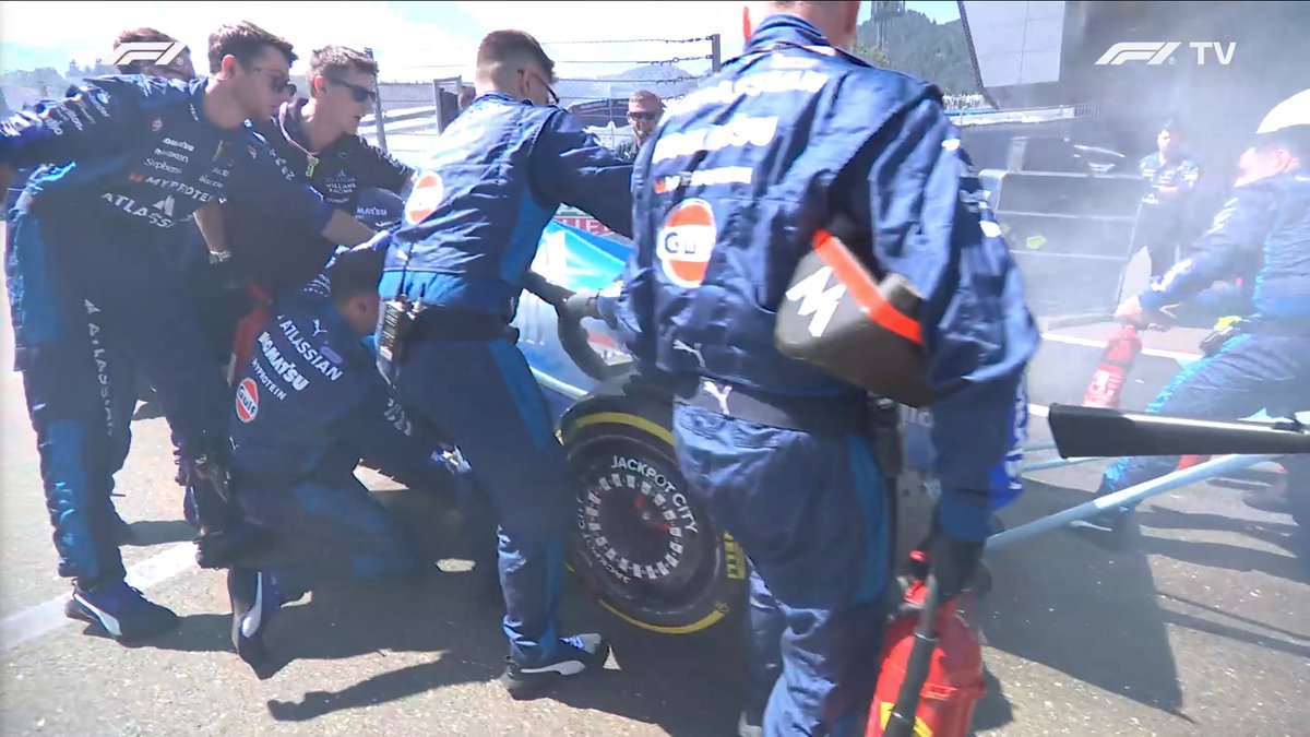 f1speed_indo's tweet image. Buset chaos banget ini Williams....

Rem jelas terbakar dan cukup yakin remnya sudah ada kerusakan. Sepertinya sulit untuk bisa ikut balapan.