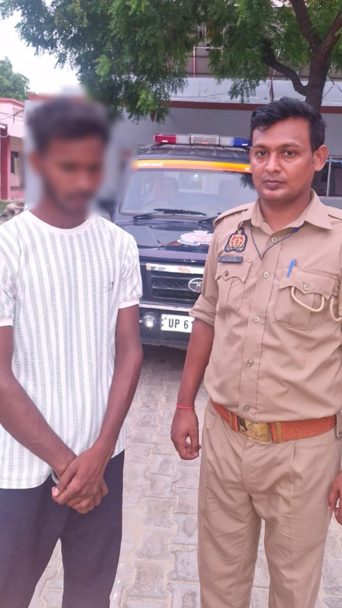 ghazipurpolice's tweet photo. सोशल मीडिया साइट इंस्टाग्राम पर हिंदू धर्म के आराध्य प्रभु श्रीराम पर अभद्र/आपत्तिजनक टिप्पणी करने वाले अभियुक्त अमन को थाना जमानिया पुलिस द्वारा हिरासत में लिया गया । 
अग्रिम विधिक कार्रवाई की जा रही है।
@IgRangeVaranasi @adgzonevaranasi https://t.co/ygiQZa3Hqi