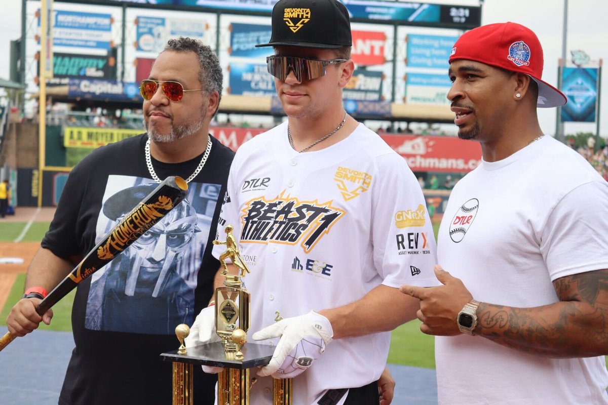 CBabosWrites's tweet image. While I was sad to miss the NHL Draft (one of my favorite events on the calendar), what an opportunity to shoot photos at the DeVonta Smith Charity Softball game. A fun day around athletes having some fun in Lehigh Valley. Followe Cover_215 on Instagram!#FlyEaglesFly