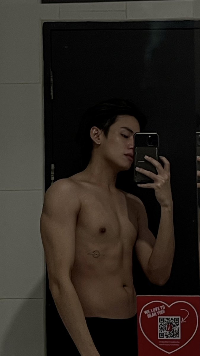 shoguunn's tweet photo. ตอนถ่าย vs ตอนวิ่ง https://t.co/cSEZUwovlH