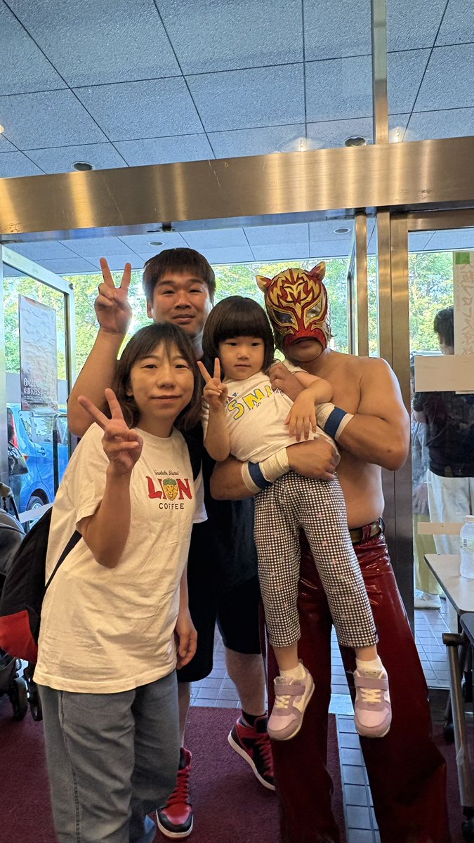 今日はタイガースさんの自主興行に行きました😊初めてのKBS京都！素敵な場所😀
いつも面白くてカッコイイタイガースさん！今日も楽しかった😊来年も楽しみにしています！
今日はお疲れ様でした！
#大阪プロレス 
#タイガースマスク自主興行
#KBS京都