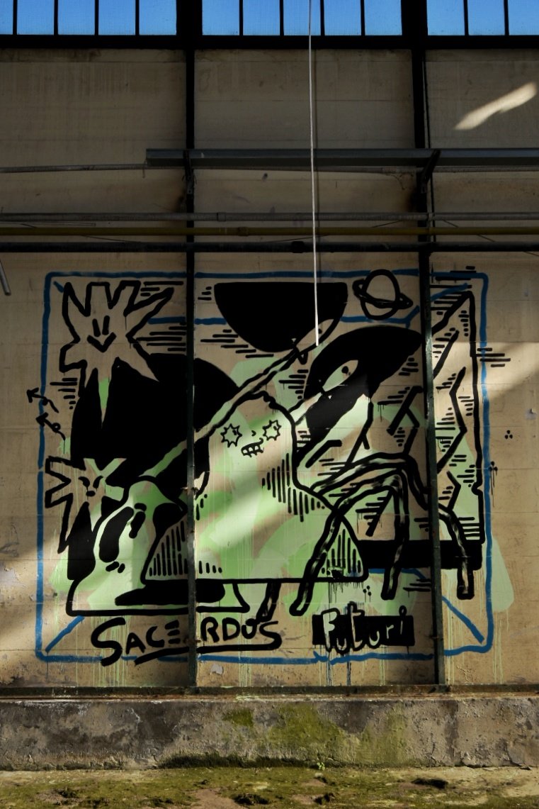 "SACERDOS FUTURI" is a mural inspired by <a href="/elonmusk/">Elon Musk</a> – a tribute to his radical clarity, fearless ambition, and the future he’s shaping.
An architect of tomorrow.
#ElonMusk #SacerdosFuturi #FutureBuilder #UrbanArt #Futurism #Innovation #SpaceX #Tesla #TechArt