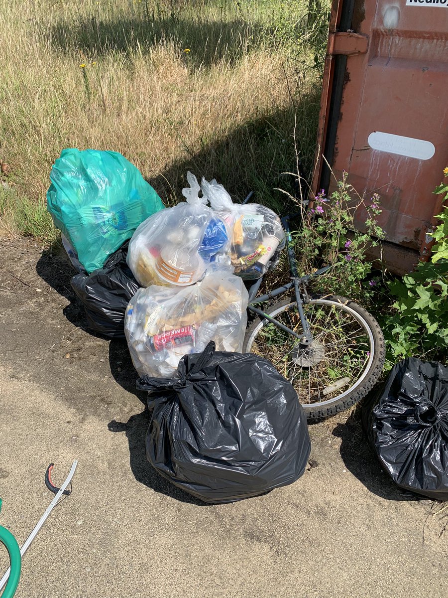 Thanks to our volunteers during a hot litter pick. 7 of us made a real difference.
2 of us had conversations with the travellers who are there currently, both chats amiable, promises made that their litter would be left by the container on haha rd for the mod to collect. 🤞🏼
