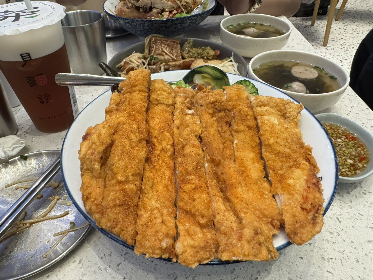 kbkbhunter5's tweet photo. 太古汇の台湾料理屋さん、めちゃ美味しい😋 https://t.co/MYEG9IRrYf