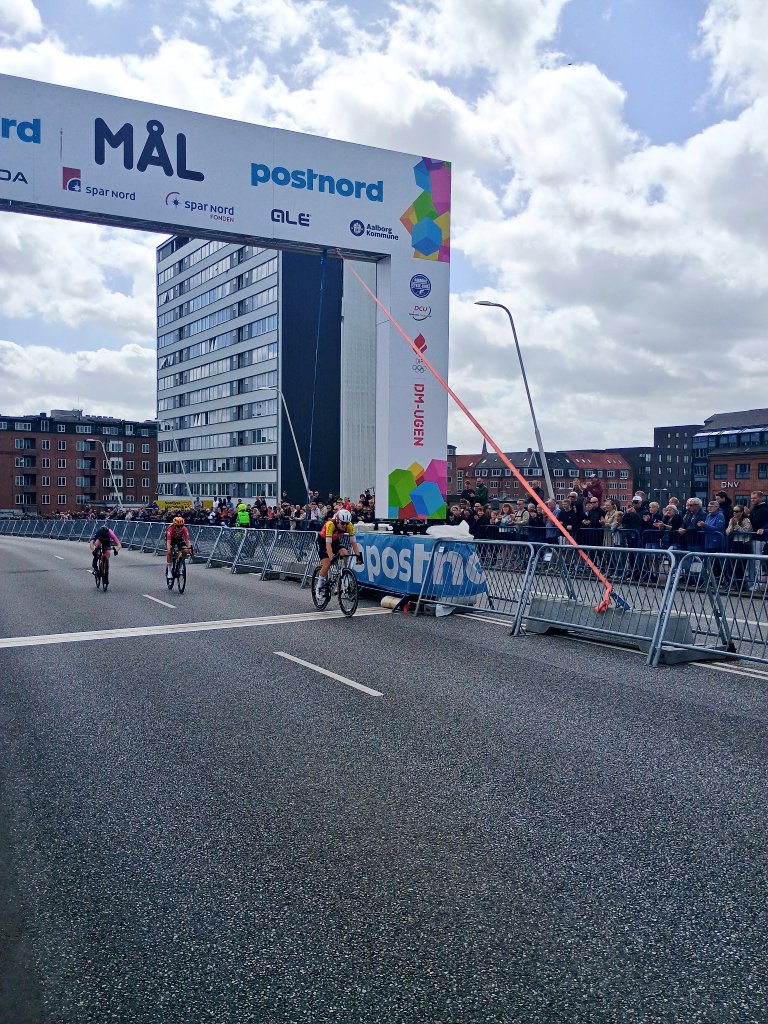 lukascph's tweet photo. Amalie Dideriksen @TeamCOFIDIS easily won the sprint for 2nd. Solbjørk Minke @UnoXteam 3rd, Caroline Bohé (Ghost) 4th. #DMugen #AaLborgK https://t.co/TMYlR5bnYO