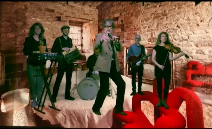 Gat more News link fnly.site/cL2Yq
Jarvis Cocker the worlds most unlikely frontman owning Glastonbury.
#galstonbury #Glastonbury2025 #Pulp #Glasto #JarvisCocker