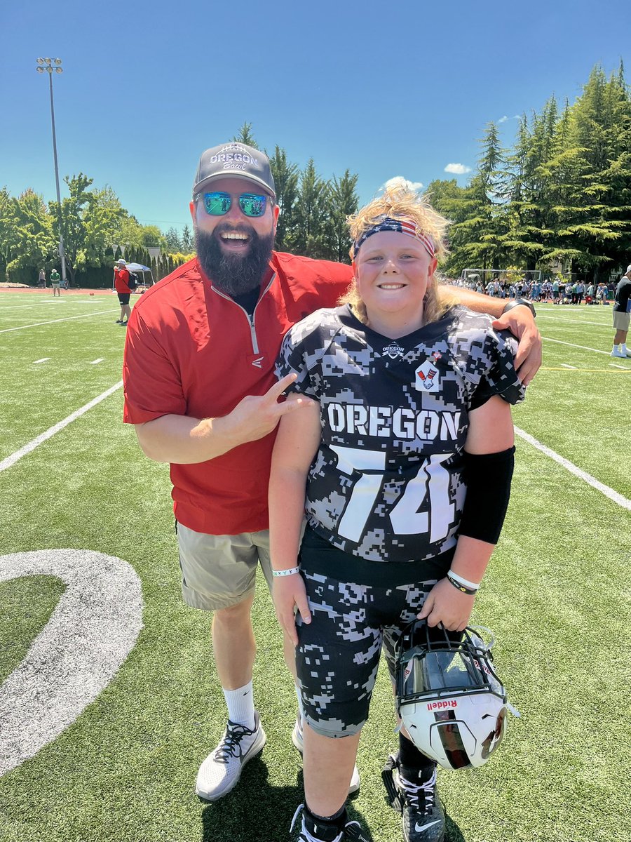 6400mils's tweet photo. Goals set. Goals exceeded! Congratulations to our 2025 @OregonBowl Champion! Finley was honored to represent @BowmenFootball as a team captain, and played every offensive snap at Center during 6th Red’s 42-22 victory! 

#sherwood #trenchmonster #Bowmen https://t.co/0BDkTj7uiL