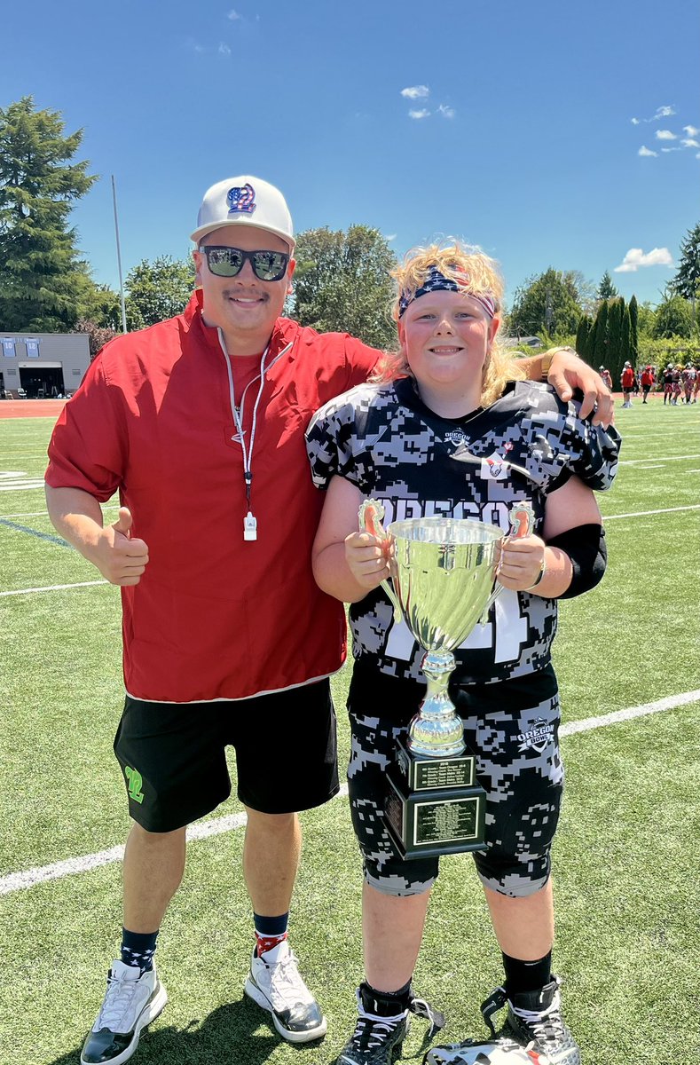 6400mils's tweet photo. Goals set. Goals exceeded! Congratulations to our 2025 @OregonBowl Champion! Finley was honored to represent @BowmenFootball as a team captain, and played every offensive snap at Center during 6th Red’s 42-22 victory! 

#sherwood #trenchmonster #Bowmen https://t.co/0BDkTj7uiL