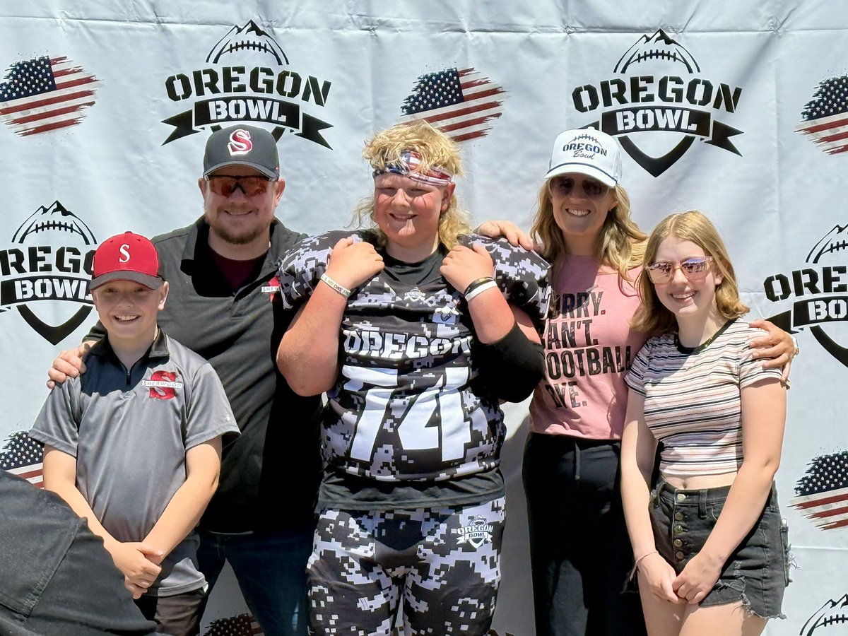 6400mils's tweet photo. Goals set. Goals exceeded! Congratulations to our 2025 @OregonBowl Champion! Finley was honored to represent @BowmenFootball as a team captain, and played every offensive snap at Center during 6th Red’s 42-22 victory! 

#sherwood #trenchmonster #Bowmen https://t.co/0BDkTj7uiL