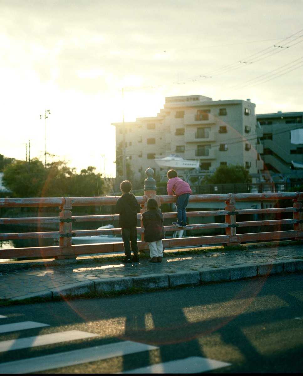 go1_ke's tweet photo. 小さな釣り人たち
#pentax67ii #selfscanned https://t.co/r9VHGCcIFg