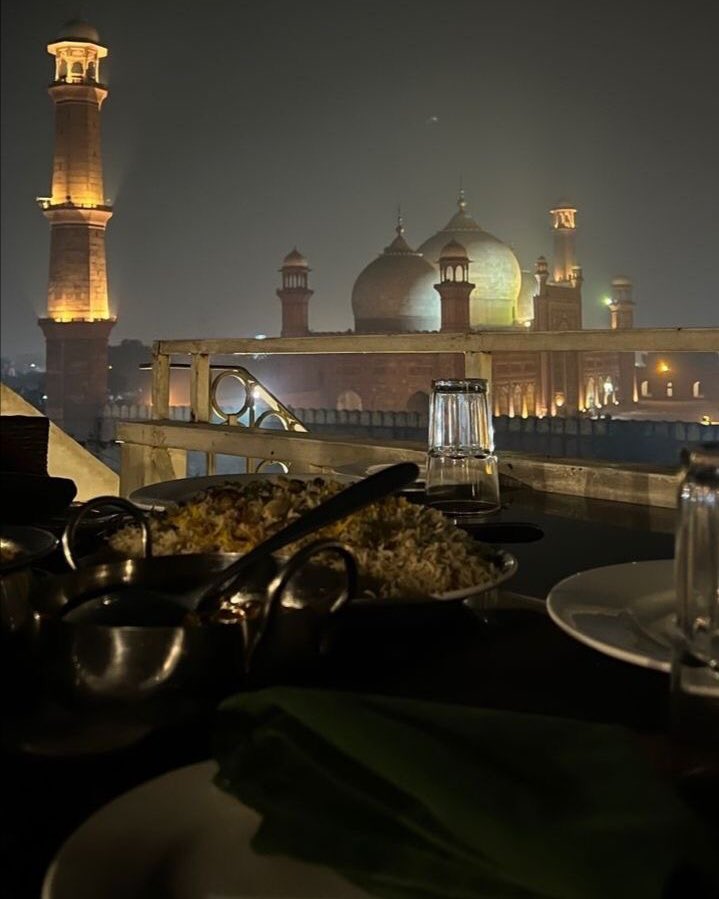 iamtasha09's tweet photo. Lahore's nights r incredibly romantic. https://t.co/Nzx0S36H73