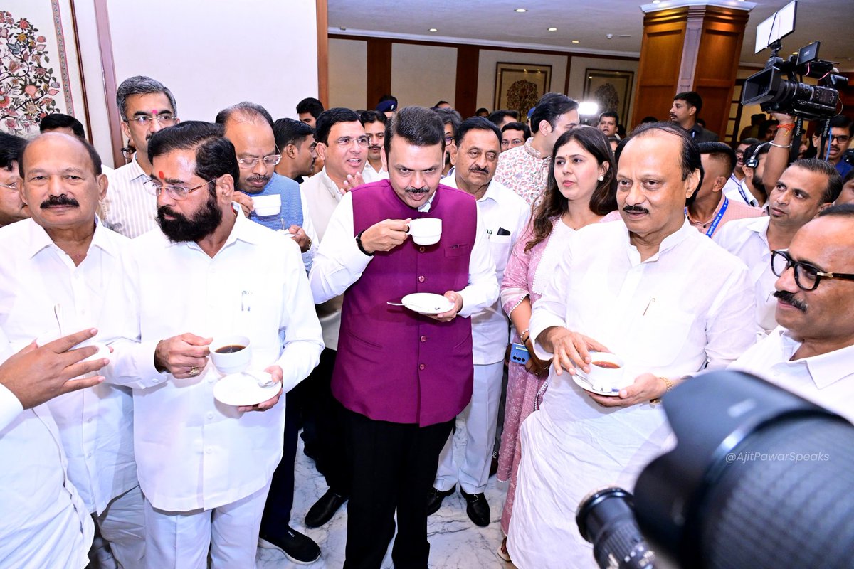 AjitPawarSpeaks's tweet photo. मुंबई येथे उद्यापासून पावसाळी अधिवेशन २०२५ ला सुरुवात होत आहे. आज अधिवेशनाच्या पूर्वसंध्येला शासकीय चहापानाचा कार्यक्रम पार पडला.

@Dev_Fadnavis @mieknathshinde https://t.co/QyNSHDdXWM