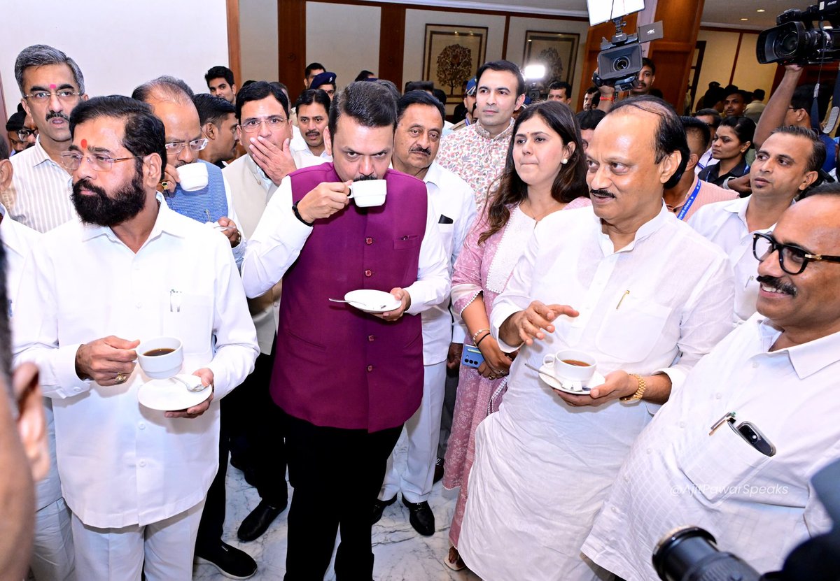 AjitPawarSpeaks's tweet photo. मुंबई येथे उद्यापासून पावसाळी अधिवेशन २०२५ ला सुरुवात होत आहे. आज अधिवेशनाच्या पूर्वसंध्येला शासकीय चहापानाचा कार्यक्रम पार पडला.

@Dev_Fadnavis @mieknathshinde https://t.co/QyNSHDdXWM