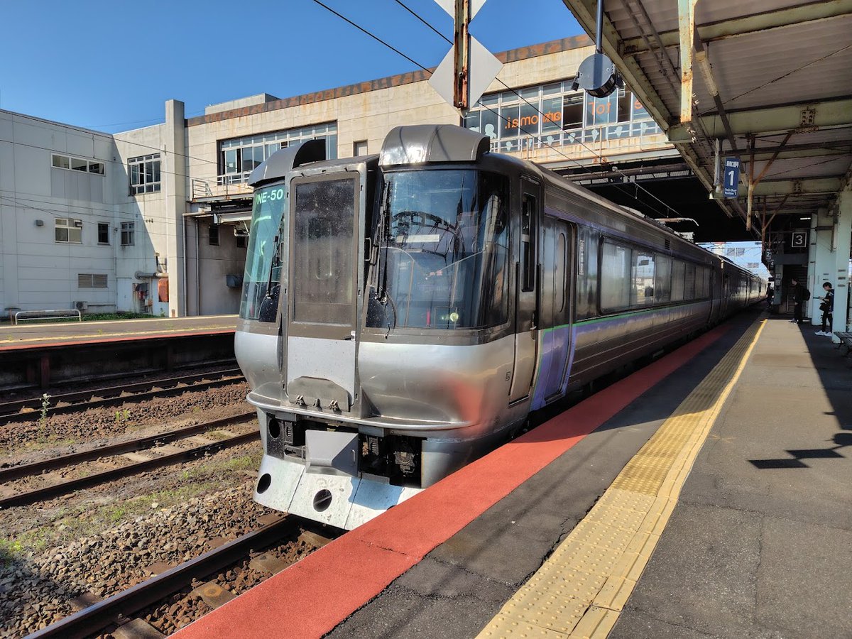 umekai1997's tweet photo. 今回の　 #大人の休日倶楽部　パスで　＃JR北海道　室蘭駅にて全線完乗となりました！���2025年6月28日）
#キハ40　の色物柄物の中で唯一撮影できなかった花の恵み号にも会え、自分の中でコンプリートとなりました
（自己満足です）
785系すずらんも初めて乗車できました♪
721系のAPは最後かな… https://t.co/PPdYd74t7u