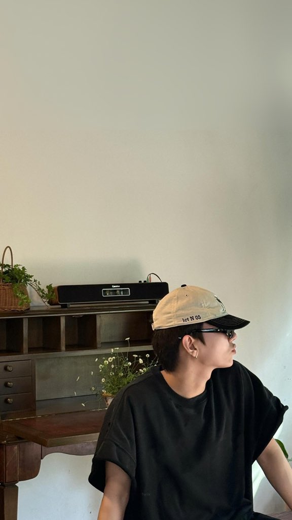 svtxtwx's tweet photo. joshua’s new post - phone wallpaper :) https://t.co/s1N9xwXfOD