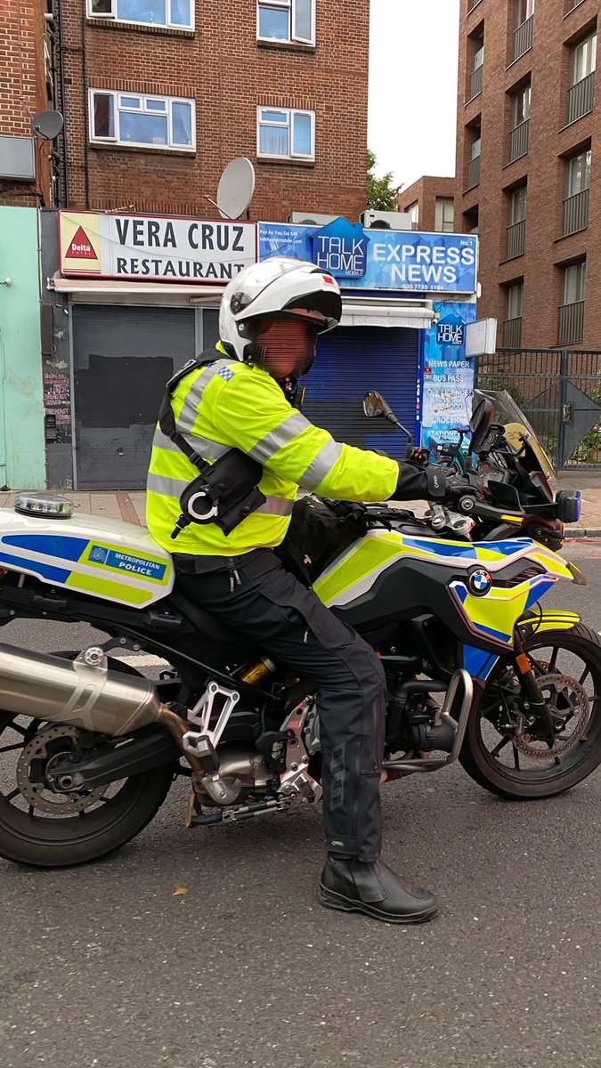 MPSSpecials (@mpsspecials) on Twitter photo This wkend #MSCSurge <a href="/MetTaskforce/">Met Police Taskforce</a> deployed to <a href="/MPSHaringey/">MPS Haringey</a> in advanced/ response cars & motorbikes, targeting robbery & drug offences:
1x arrest for poss 🔪 and robbery
1x arrest for poss drugs w/ intent to supply
1x arrest for breach of court order
+ veh seized, No Insurance This wkend #MSCSurge <a href="/MetTaskforce/">Met Police Taskforce</a> deployed to <a href="/MPSHaringey/">MPS Haringey</a> in advanced/ response cars & motorbikes, targeting robbery & drug offences:
1x arrest for poss 🔪 and robbery
1x arrest for poss drugs w/ intent to supply
1x arrest for breach of court order
+ veh seized, No Insurance