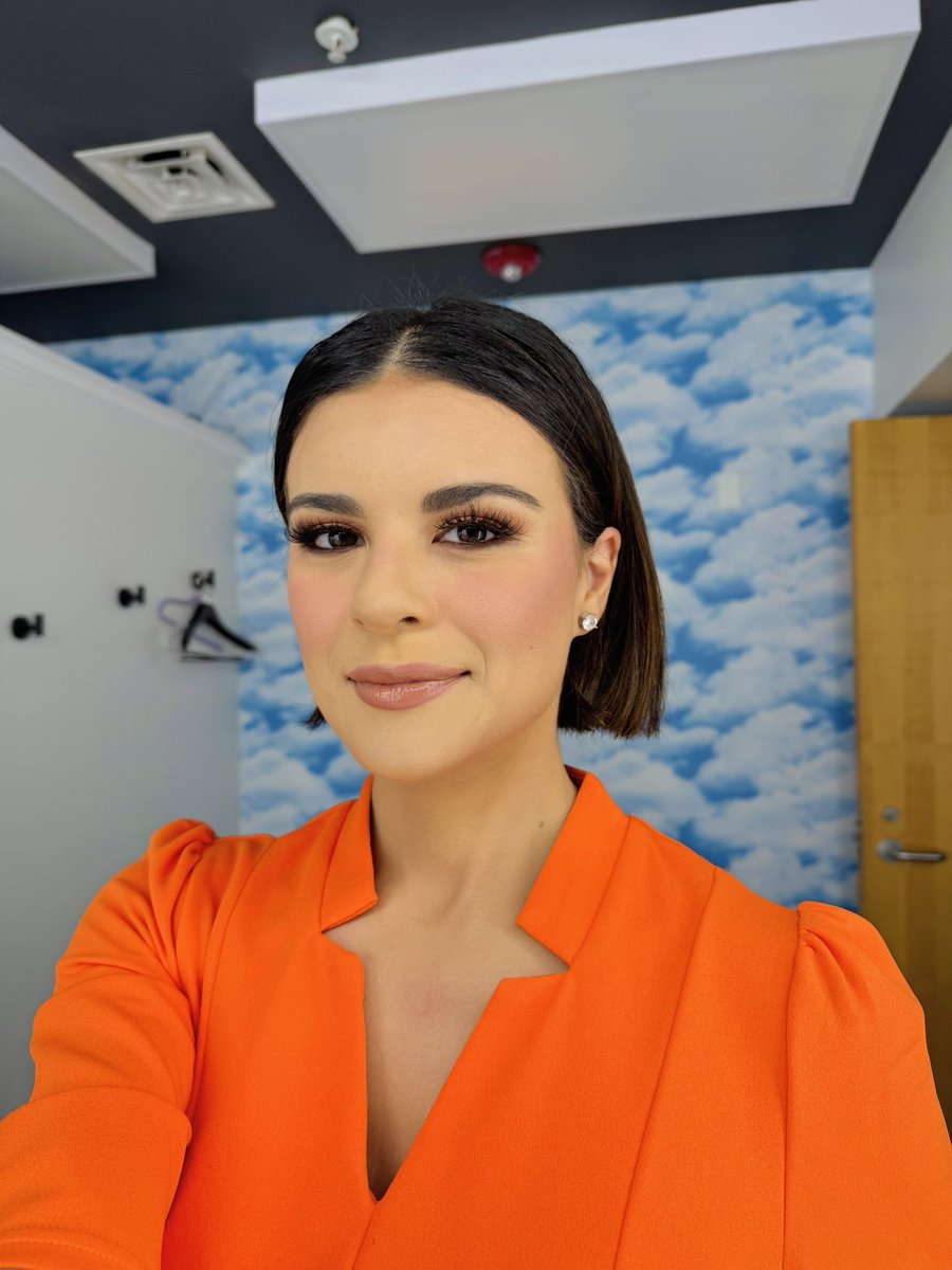Adriana De Alba tweet media