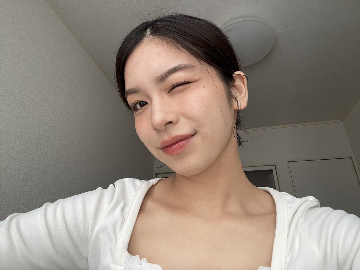 sckcvana's tweet photo. 今日はTikTokでmy makeup makeで検索して似合うメイクを教えてもらった！
出てきた写真はいつもと全然違くて難しかったけどこれからしようと思えるメイクになった🫶 https://t.co/MxUarL48gI