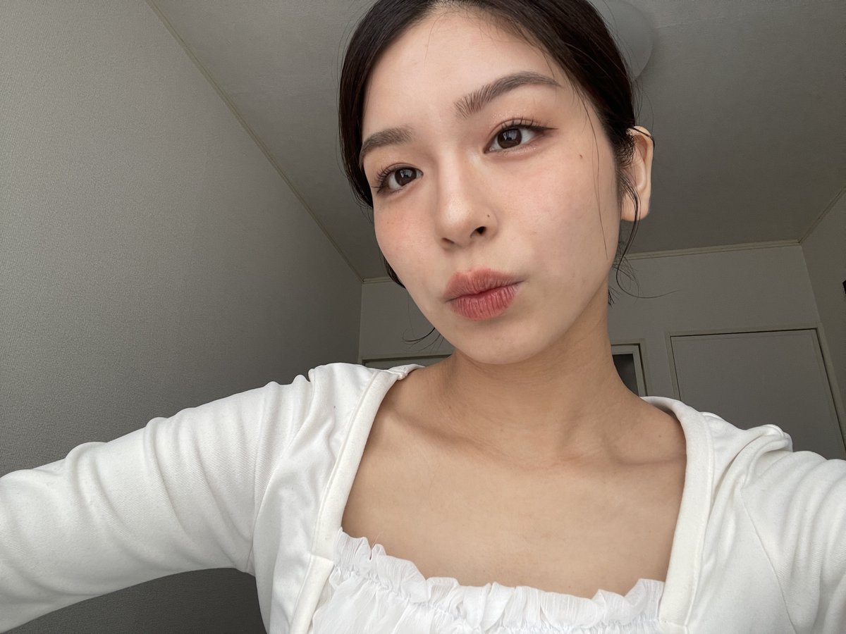 sckcvana's tweet photo. 今日はTikTokでmy makeup makeで検索して似合うメイクを教えてもらった！
出てきた写真はいつもと全然違くて難しかったけどこれからしようと思えるメイクになった🫶 https://t.co/MxUarL48gI