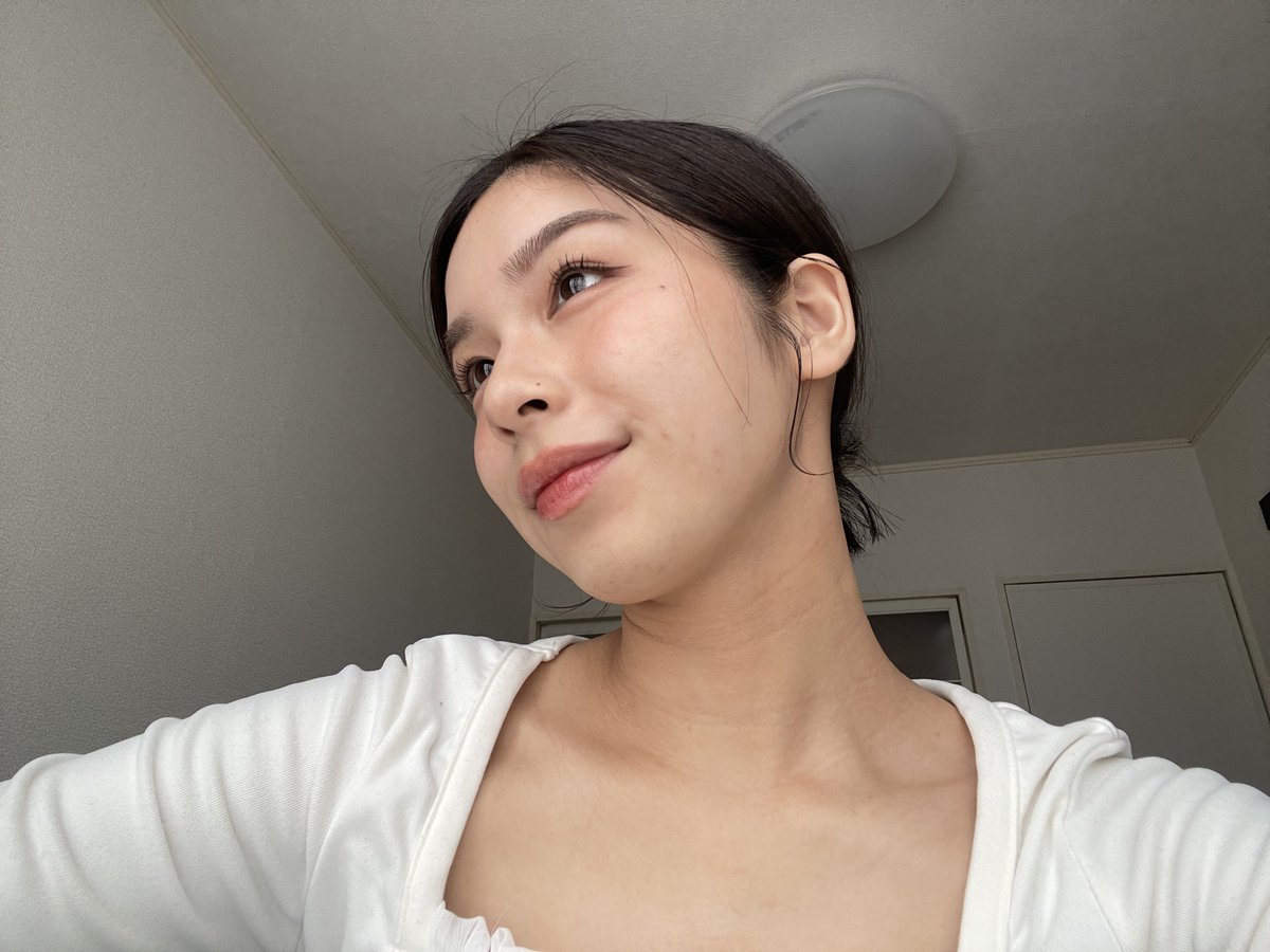 sckcvana's tweet photo. 今日はTikTokでmy makeup makeで検索して似合うメイクを教えてもらった！
出てきた写真はいつもと全然違くて難しかったけどこれからしようと思えるメイクになった🫶 https://t.co/MxUarL48gI