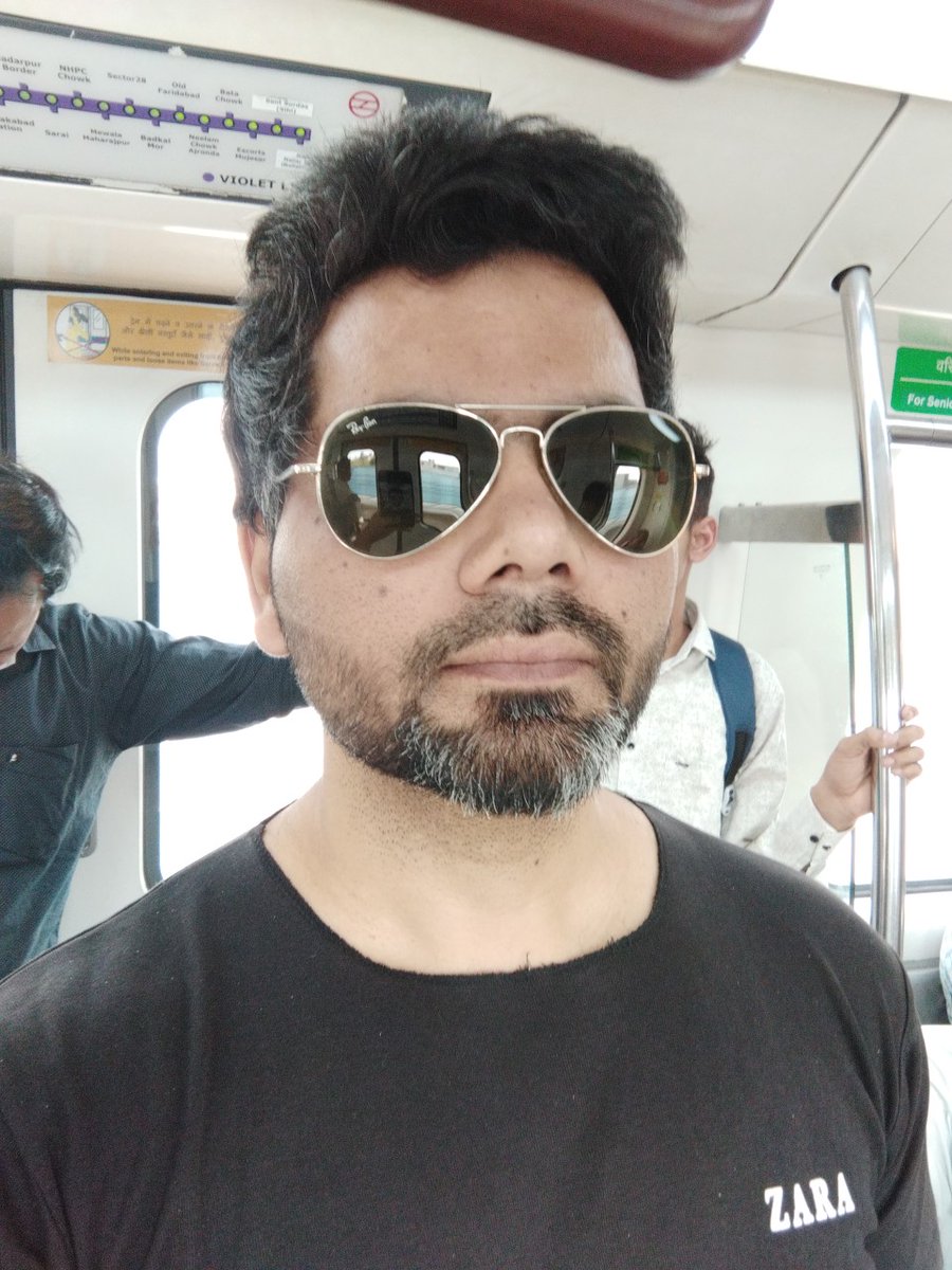 मेरी ख़ुद्दारी ने एहसान किया है मुझ पर

वर्ना जो जाते हैं दरबार में खो जाते हैं।

मुनव्वर राना

<a href="/Shabnam44806561/">Shabnam Sharma</a> <a href="/AnilkumarJ70665/">Anilkumar Jasani</a> <a href="/Jameelsayyed/">Jameel Sayyed</a> <a href="/RuhiKadree/">Ruhi Kadree</a> <a href="/margret_017/">Margret.</a> <a href="/Ridaa_Abbaas/">Rida Abbas</a> <a href="/mohd_ali_sahil/">Mohammad Ali Sahil</a> <a href="/Manu26127154/">Manu</a> <a href="/kssirone/">sirOne.</a> <a href="/AnjumGolvi/">❣Anjum❣</a> <a href="/Shadab_Javed_/">Shadab Javed</a> <a href="/Billion478/">poonam  verma</a>
<a href="/NaaMalum/">ना-मालूम</a>