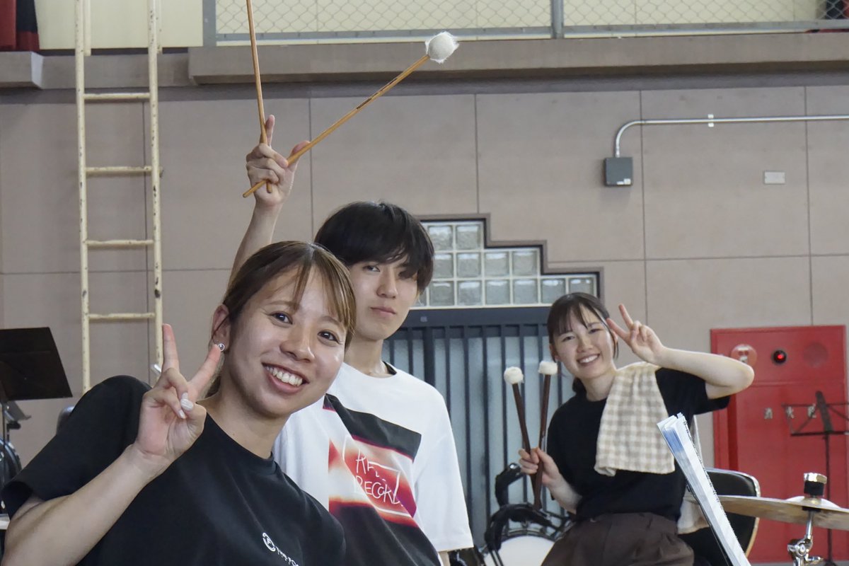 スタッフレッスンday！！

今日はバラードの
イメージドリルを行いました！

指示待ちになるのではなく、
自分たちで考えメンバーが
思い思いに動いてみる！！

そこから何かが生まれていく🫧
自分たちで創っていくから楽しい！！

colors threeの世界が
少しずつ見えてきた⚡️

#FOCUS_2025
#ざふぉ