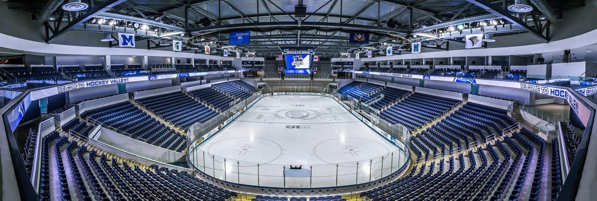 iMamba51's tweet photo. @Sneugel Kolla in Pegula Ice Arena! Hade varit magisk https://t.co/3IZfCec0RS