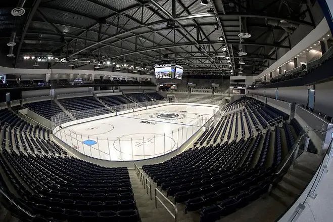 iMamba51's tweet photo. @Sneugel Kolla in Pegula Ice Arena! Hade varit magisk https://t.co/3IZfCec0RS