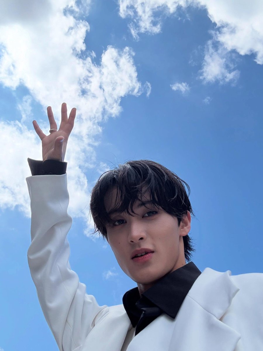 LOOKSMKL's tweet photo. onyourm__ark ig post https://t.co/PXxj7Rwk0a
