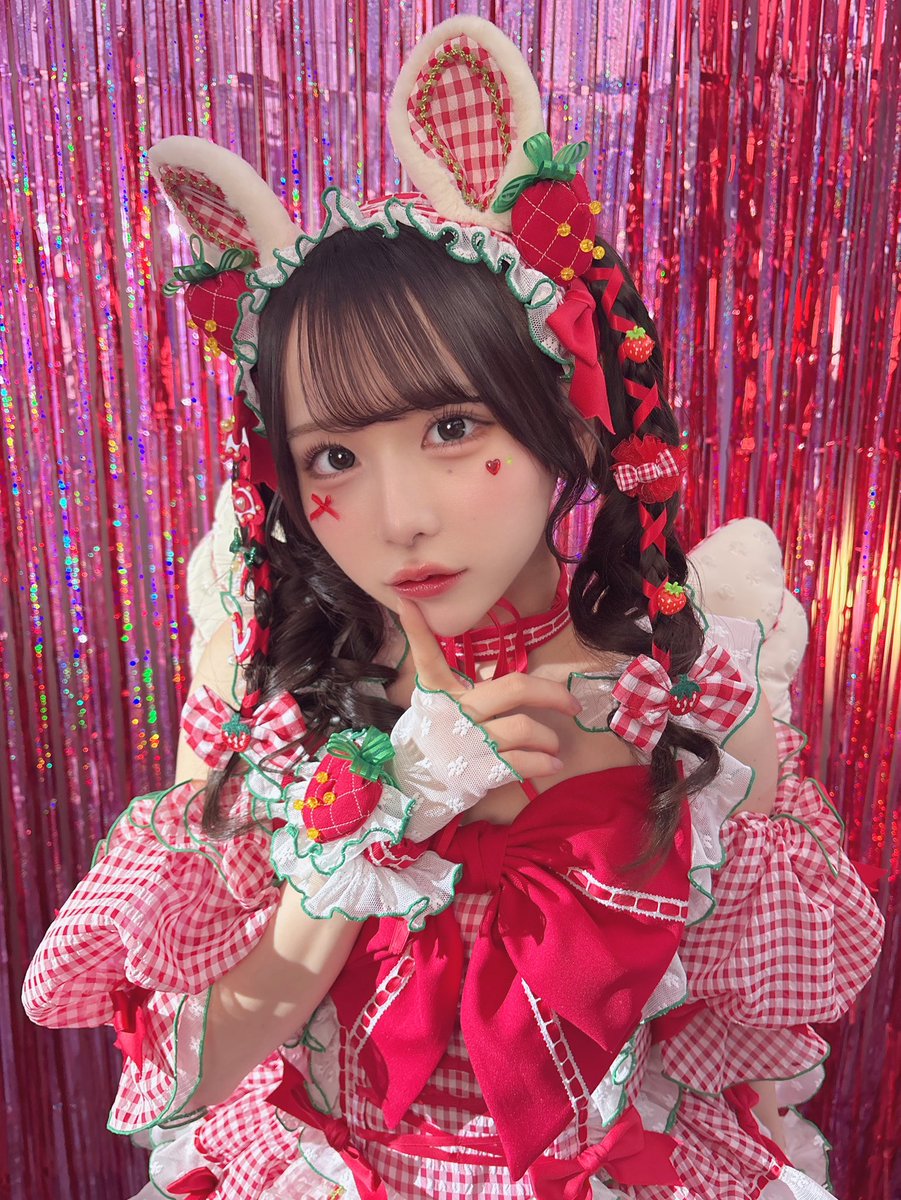 kurihara_mayu's tweet photo. いつも可愛い更新中🍓

あむまゆMVみてねっ♡
https://t.co/IcdS2F1yFg https://t.co/X0LiCAxQYT