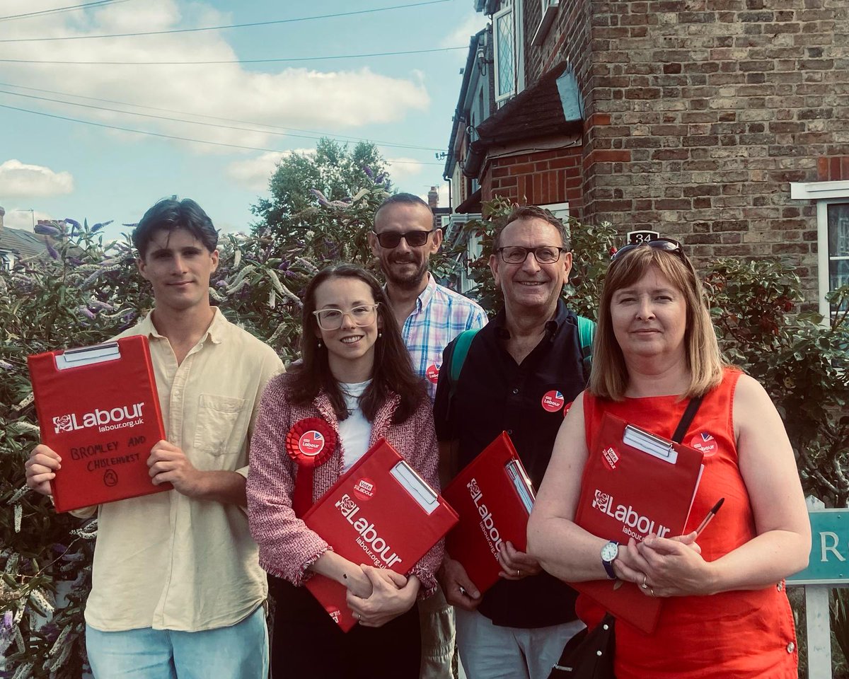 Bromley & Biggin Hill Labour (@bbhlabour) on Twitter photo Out bright and early this morning to speak to more residents in Bromley Common and Holwood, with our candidate <a href="/EMorganLabour/">Elizabeth Morgan</a>! Out bright and early this morning to speak to more residents in Bromley Common and Holwood, with our candidate <a href="/EMorganLabour/">Elizabeth Morgan</a>!