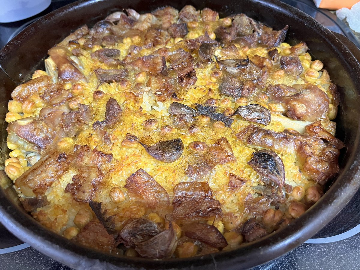 rafamanuEl68's tweet photo. #LaPaellaDeLosDomingos
Hoy arroz al horno con un vino de roriz y tintorera #Haragan
Celebrando cumpleaños 🎂 y santo en casa 😇
Nos vemos en #Julio
#FelizDomingo https://t.co/nwLqyzw9vM