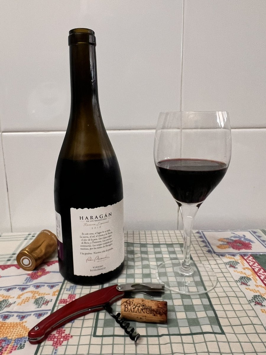 rafamanuEl68's tweet photo. #LaPaellaDeLosDomingos
Hoy arroz al horno con un vino de roriz y tintorera #Haragan
Celebrando cumpleaños 🎂 y santo en casa 😇
Nos vemos en #Julio
#FelizDomingo https://t.co/nwLqyzw9vM