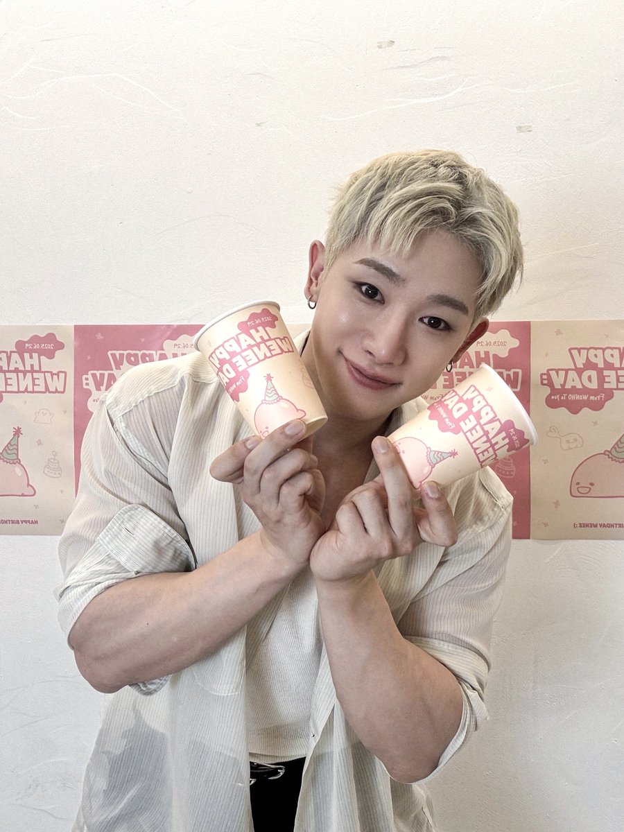 official__wonho's tweet photo. 위니들 생일축하해! 잘자

#원호 #WONHO #WENEE 
#투위니_프롬원호모찌 #HAPPYWENEEDAY https://t.co/v9xk4i6dqr