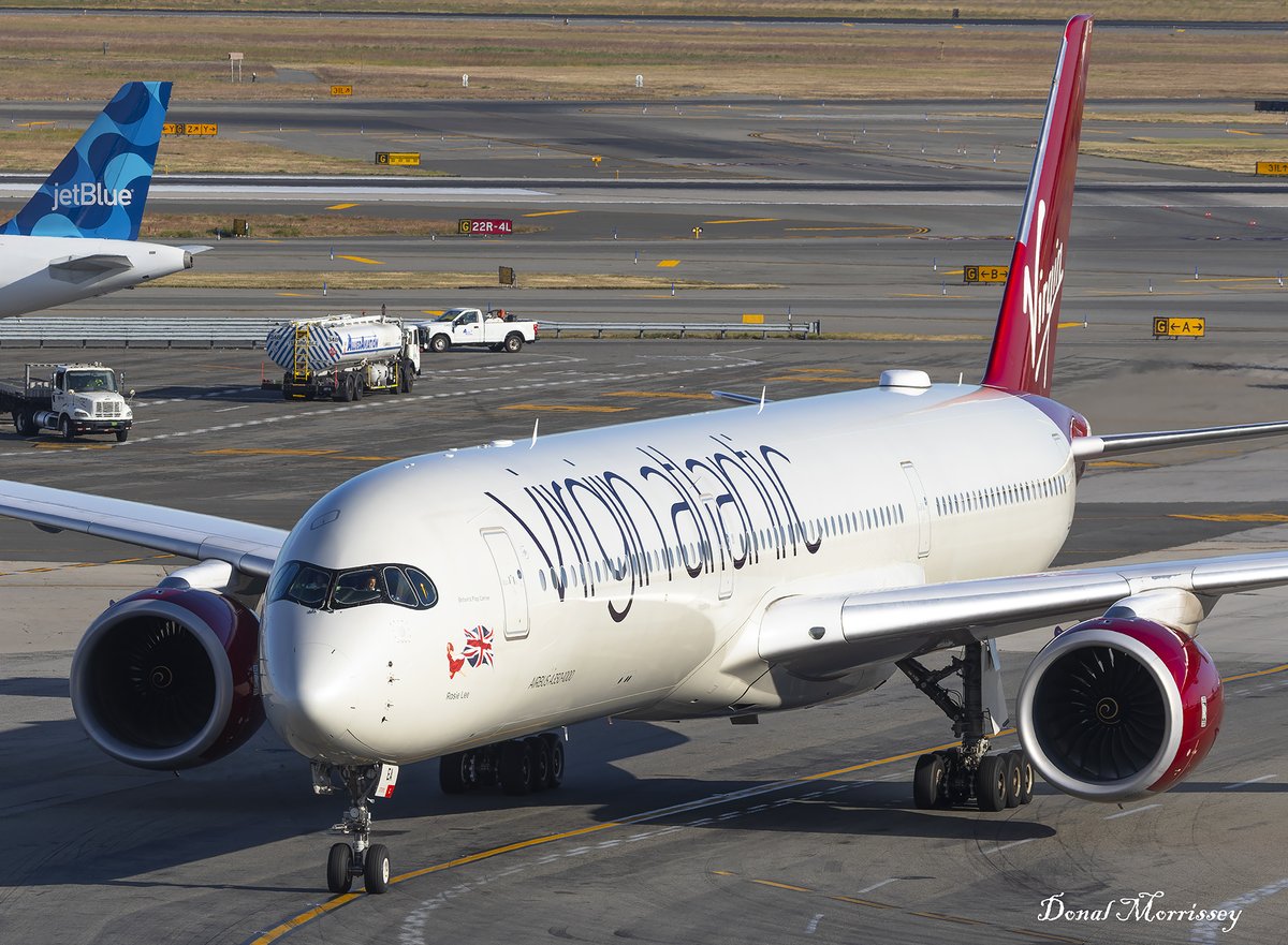 birrlad's tweet image. Arriving @JFKairport from @HeathrowAirport on a sunny evening @VirginAtlantic G-VTEA @Airbus A350-1041.
#avgeek #aviation #airline #airtravel #airbus #VirginAtlantic #JFKAirport #NewYork #planespotting