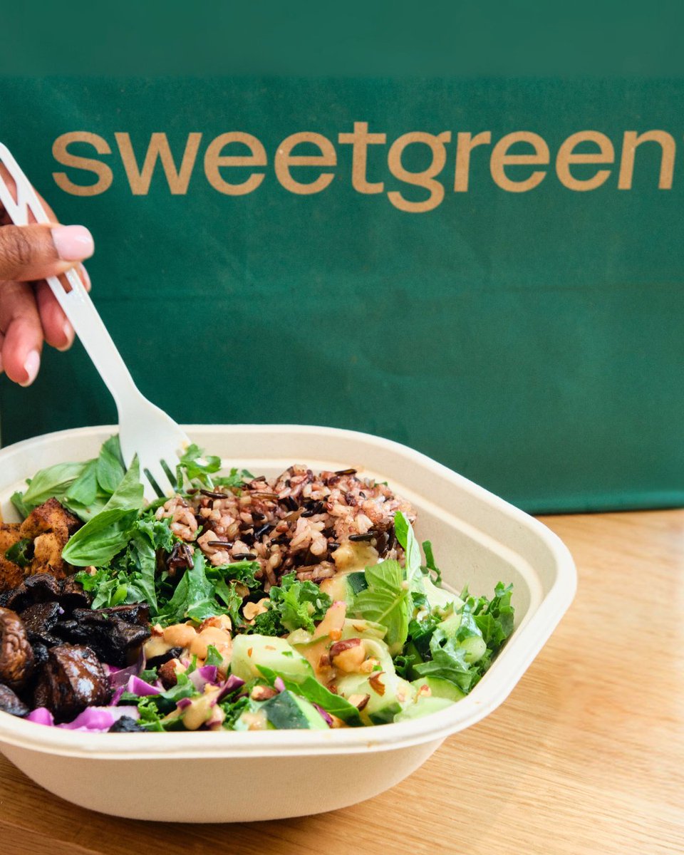 Sweetgreen is officially open at 1 Broadway in downtown New Haven! 🥗 

Whether you're out for a walk or need a quick, fresh bite...stop by and see what the hype is about. 

Haven’t been yet? Grab a friend and make it a summer lunch date.

#newhaven #sweetgreen #theshopsatyale