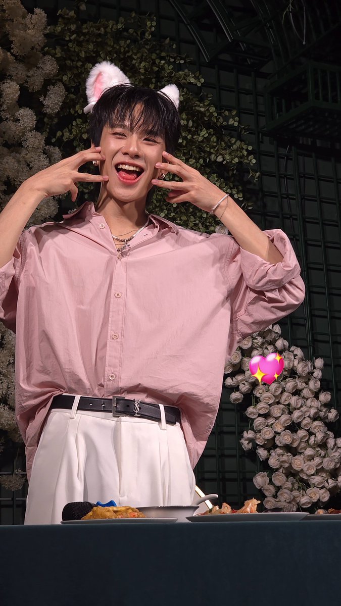 lionsmae's tweet photo. น้องแมว:ขอรักหน่อยได้ไหม? 🤏💕

SAVE X MEIMEICANG
#MeimeicangmendianxSave https://t.co/Ym2kMicIpv