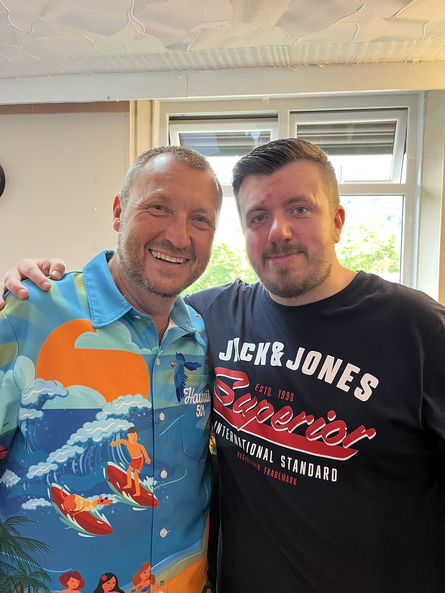 What an absolutely brilliant night at Abercwmboi and meeting the legend that is <a href="/Wayne501Mardle/">WAYNE MARDLE</a>, I lost my leg against him but we had a great leg. What an absolute gentleman made time for every person in the club and played some great darts. Hats off <a href="/Conroy1507/">JC</a>, smashed it 👏🏼