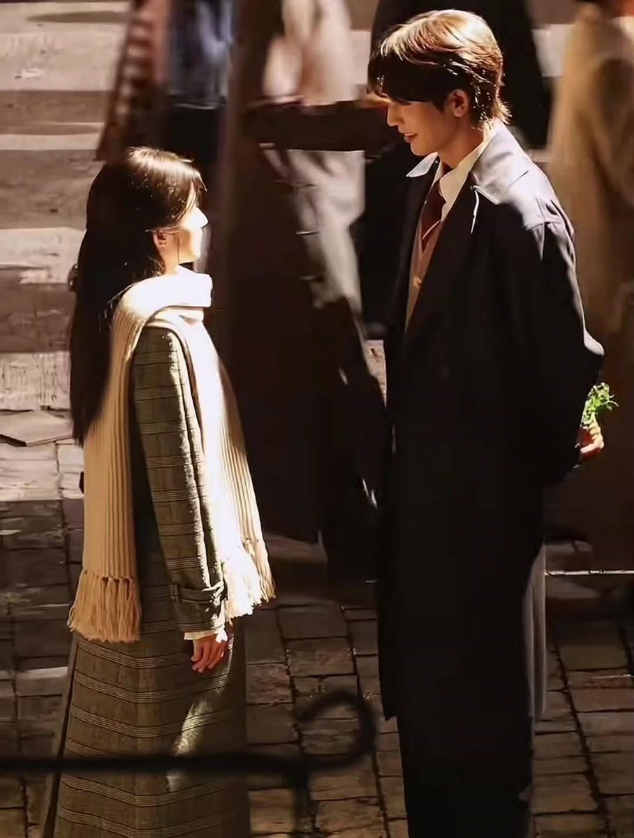 น่ารักมาก ภาพจากกองซีรีส์โรแมนติกดราม่ายุคสาธารณรัฐ #Overdo (这一秒过火)

นักแสดงนำ
#จางหลิงเฮ่อ &amp; #หวังฉู่หรัน

📍เปิดกล้อง 25มิย.

ลิขสิทธิ์ Tencent(Wetv) และ iQiyi

ดัดแปลงจากนิยาย Ru Guo Zhe Yi Miao, Wo Mei Yu Jian Ni (如果这一秒, 我没遇见你)เขียนโดย Fei Wo Si Cun (匪我思存)