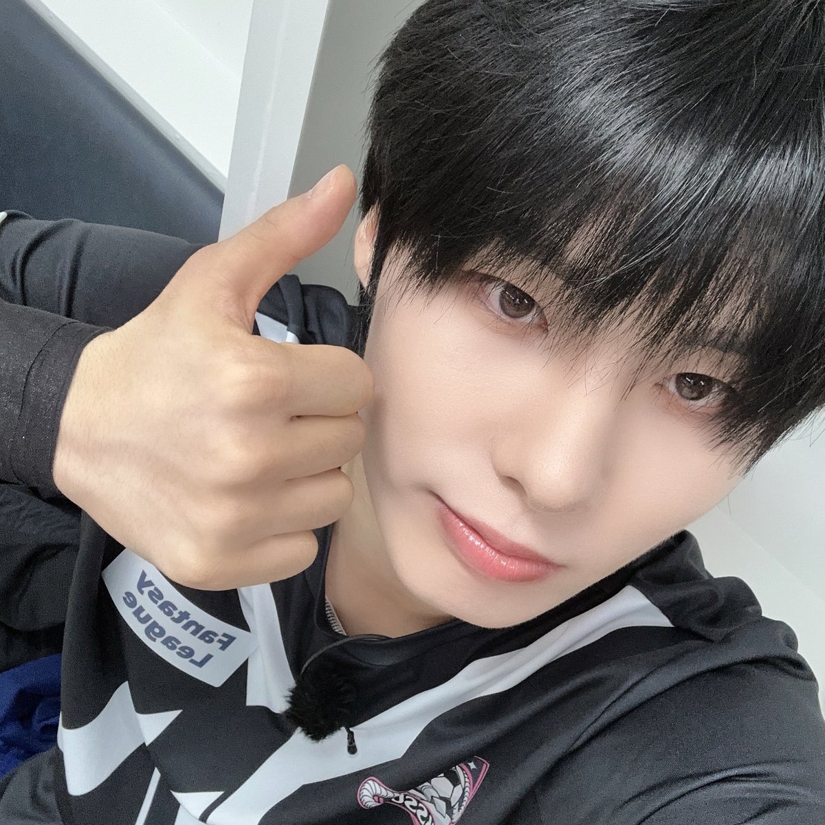 ELASTofficial's tweet photo. 싹쓰리 화이팅! 뭉쳐야찬다 화이팅⚽✨

#ELAST #엘라스트 #エラスト
#WONHYUK #원혁 #ウォンヒョク https://t.co/COllV2KOeb