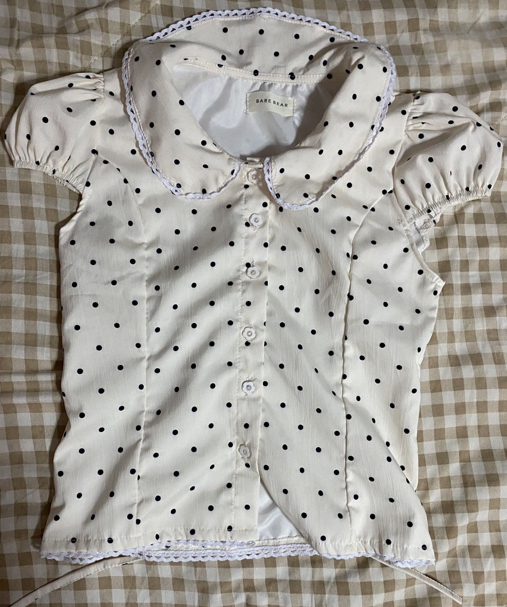 jenosocuteyy's tweet photo. ♡ bare bear polka dot สีครีม 🤍
มีดีเทลผูกหลังสวย ๆ ค่า สวยม้าก🪽

( อก 30-36 ยาว 21 )

🏷️ 250 from 490
🪷ค่าส่ง +40 (ems)

poka dot
#ส่งต่อเสื้อผ้า #เสื้อผ้ามือสอง #ส่งต่อเสื้อผ้ามือสอง #cintage #ส่งต่อcintage #cintageshop #ส่งต่อstylist #stylistshop #vghbkk #ส่งต่อvgh #โล๊ะตู้ https://t.co/PyFNjpGyOF
