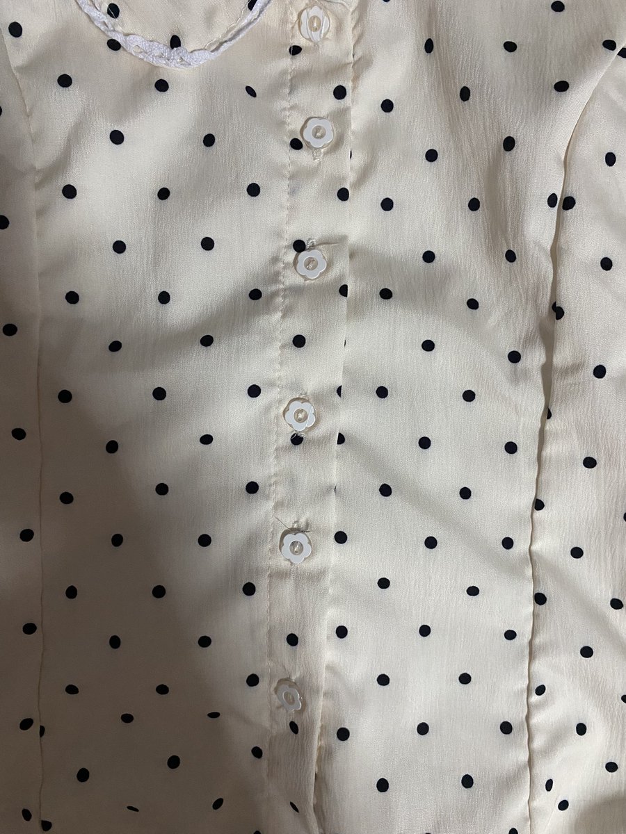jenosocuteyy's tweet photo. ♡ bare bear polka dot สีครีม 🤍
มีดีเทลผูกหลังสวย ๆ ค่า สวยม้าก🪽

( อก 30-36 ยาว 21 )

🏷️ 250 from 490
🪷ค่าส่ง +40 (ems)

poka dot
#ส่งต่อเสื้อผ้า #เสื้อผ้ามือสอง #ส่งต่อเสื้อผ้ามือสอง #cintage #ส่งต่อcintage #cintageshop #ส่งต่อstylist #stylistshop #vghbkk #ส่งต่อvgh #โล๊ะตู้ https://t.co/PyFNjpGyOF