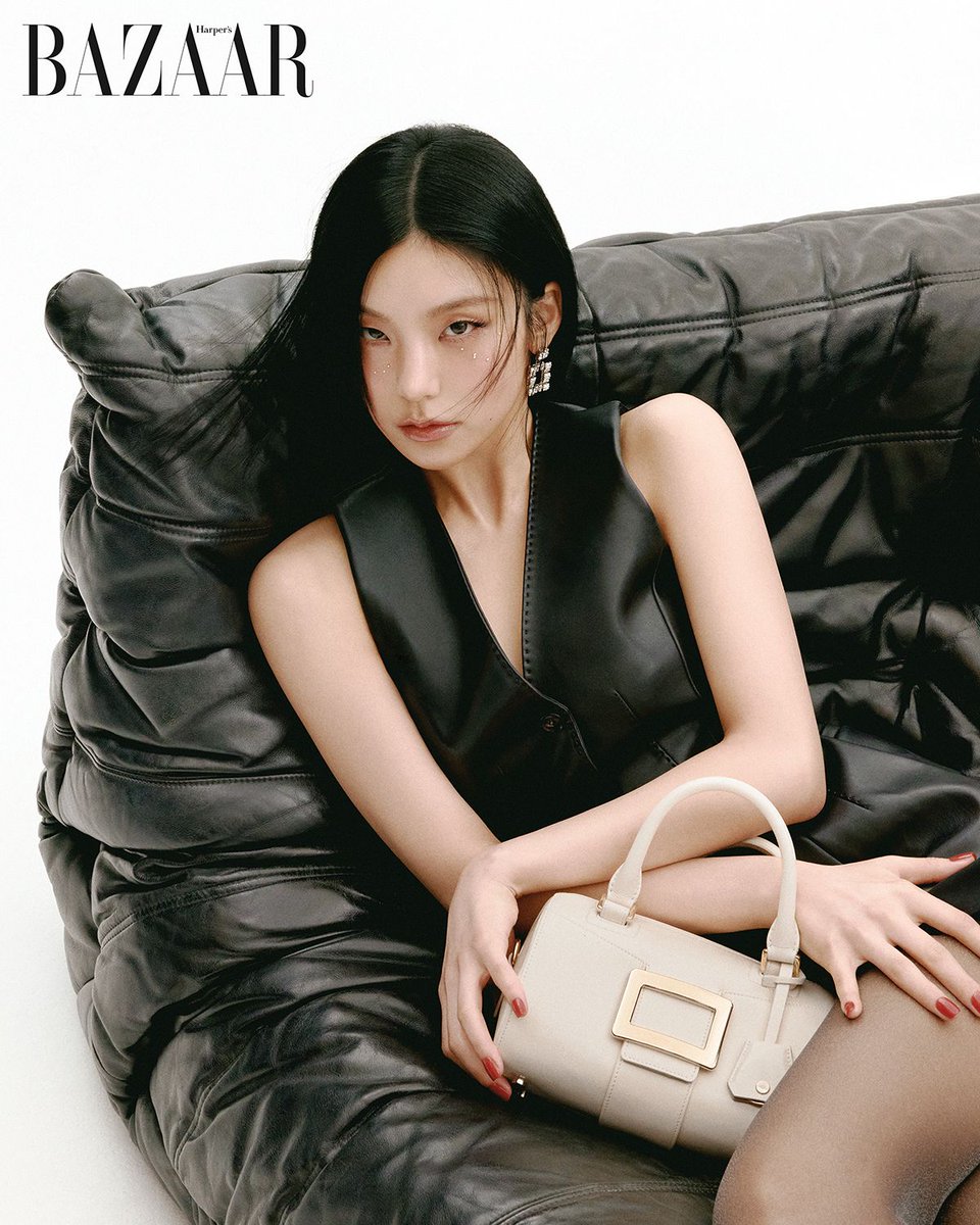 eventidusk's tweet photo. Like a feather adrift in still air, she rests in a moment suspended.🖤

#YUMA
#HARPERSBAZAARMAGZxYUMA  
#BESxEventide https://t.co/WYe8egKtKQ