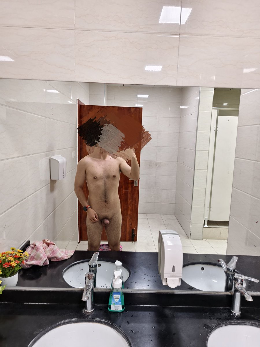 Abner0100's tweet photo. 喜欢暴露吗
#暴露 #公司厕所 #黑皮小狗 https://t.co/84aFycQrfM